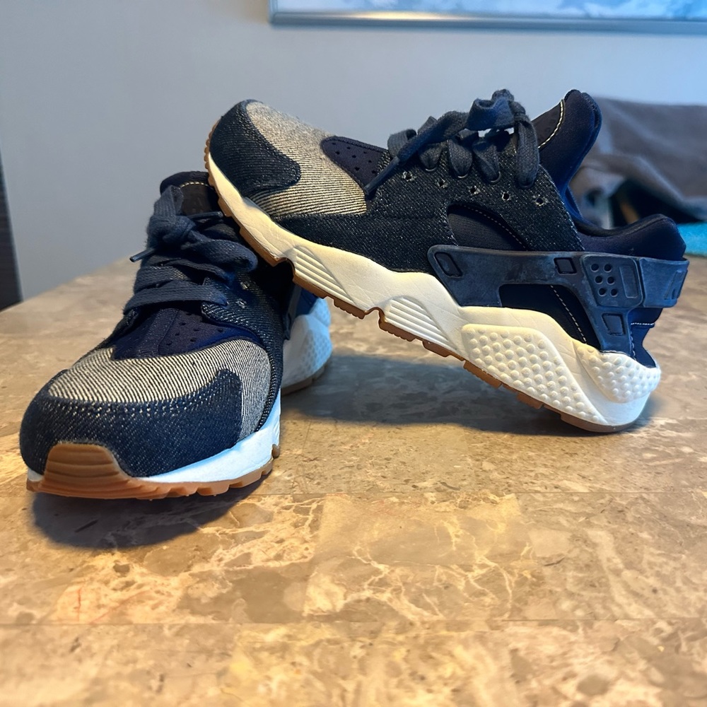 Nike Air Huarache Denim Blue Jeans (Size 7 Women Size)